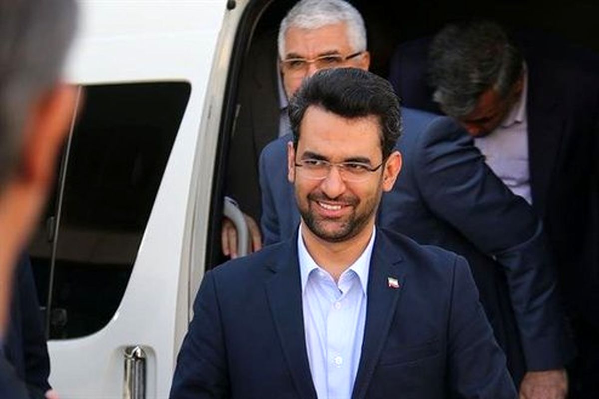 آذری جهرمی: نصب بالن اینترنتی و ایجاد خط تلفن اضطراری