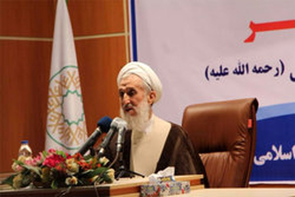 امام جمعه موقت تهران: عده ای در کشور تروریست اقتصادی هستند