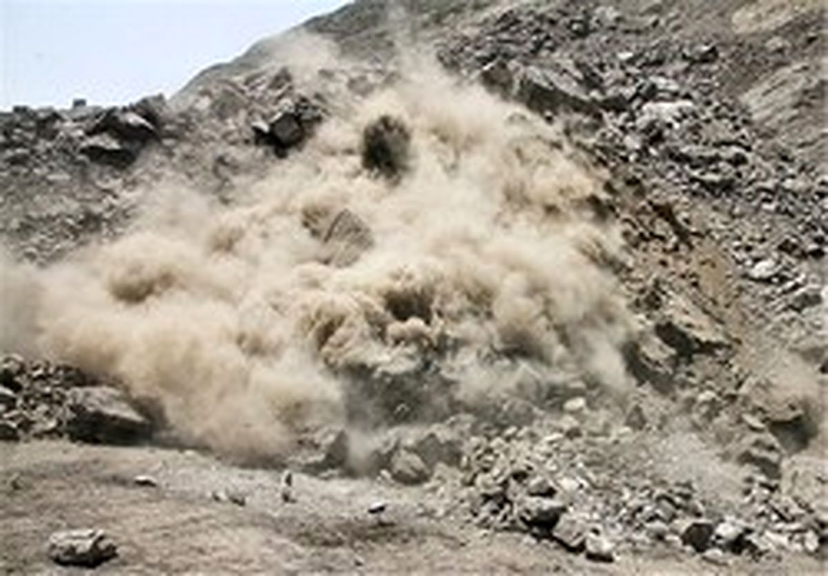 ریزش کوه بر روی ۳ واحد مسکونی در اهواز