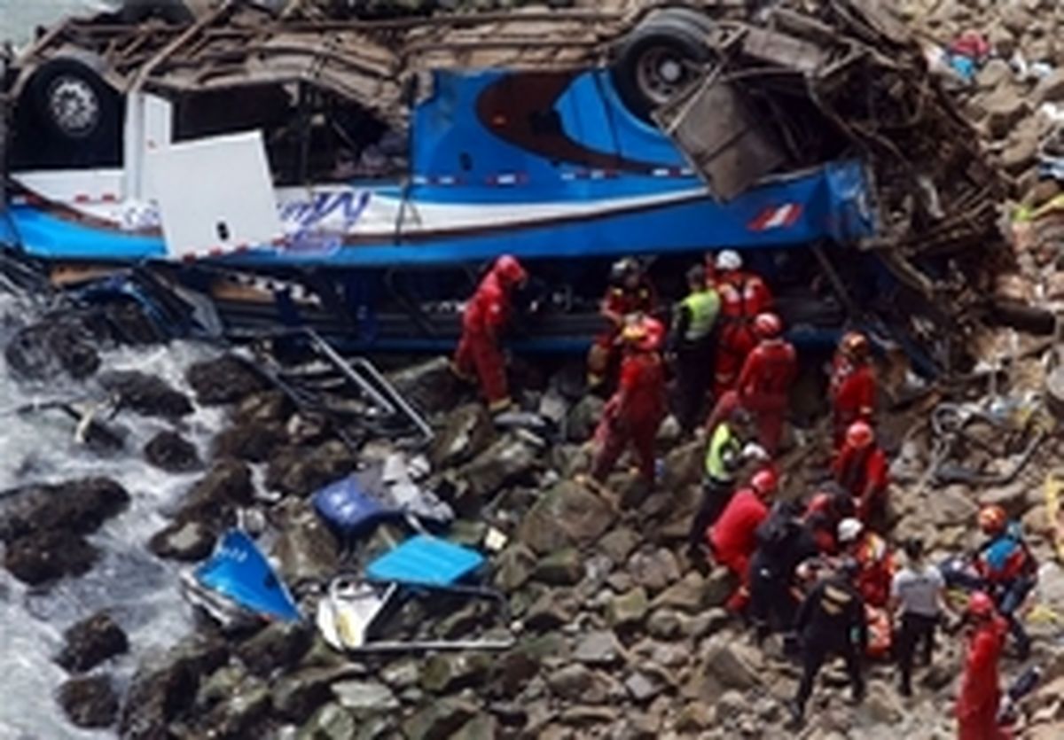 در برخورد اتوبوس با کامیون ۳۶ نفر جان باخت +تصاویر