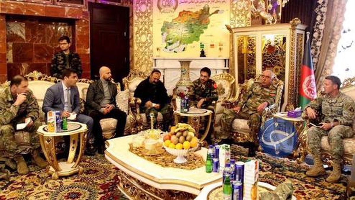 پذیرایی از ژنرال آمریکایی با آبمیوه ایرانی +عکس