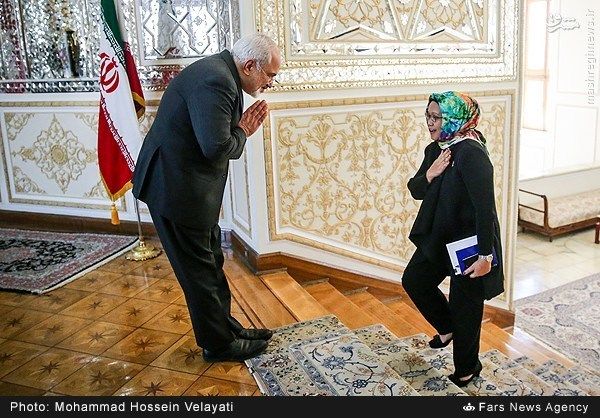عکس:نحوه استقبال ظریف از خانم وزیر خارجه