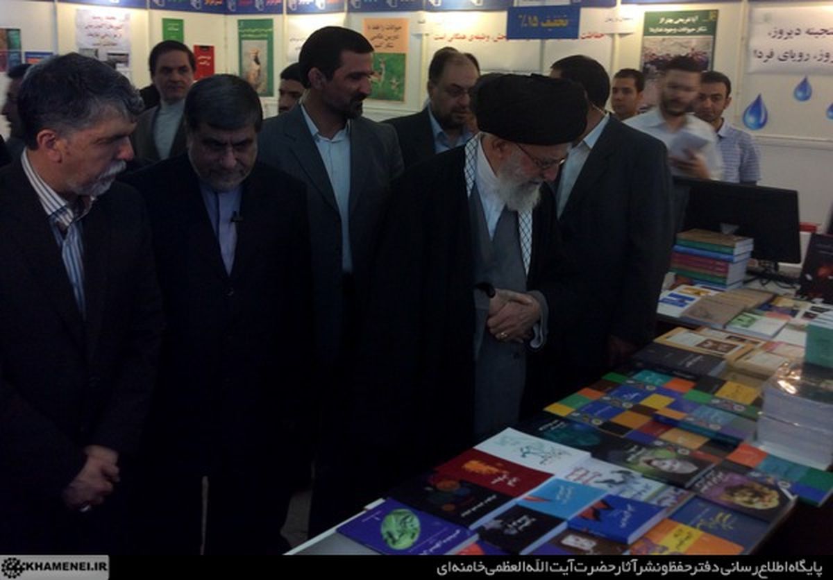 بازدید رهبرانقلاب از نمایشگاه کتاب/تصاویر