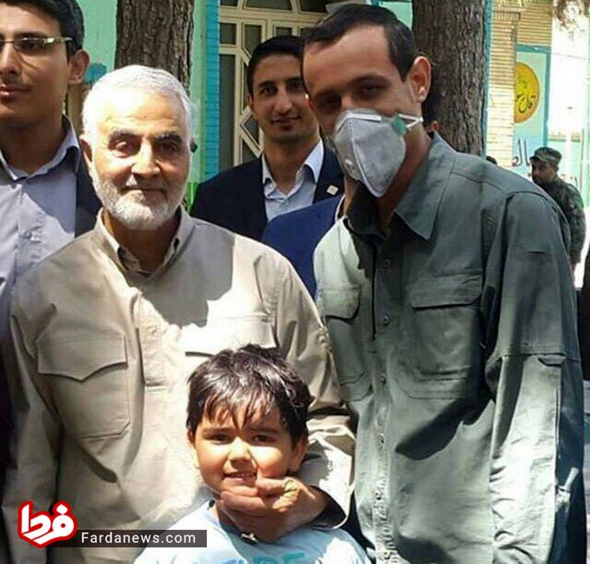 سردار سليمانی با چه کسی پای صندوق رای رفت +عکس