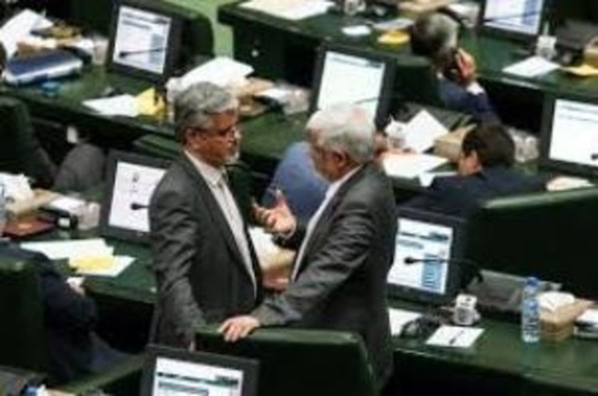 واکنش محمود صادقی به خبر استعفای عارف