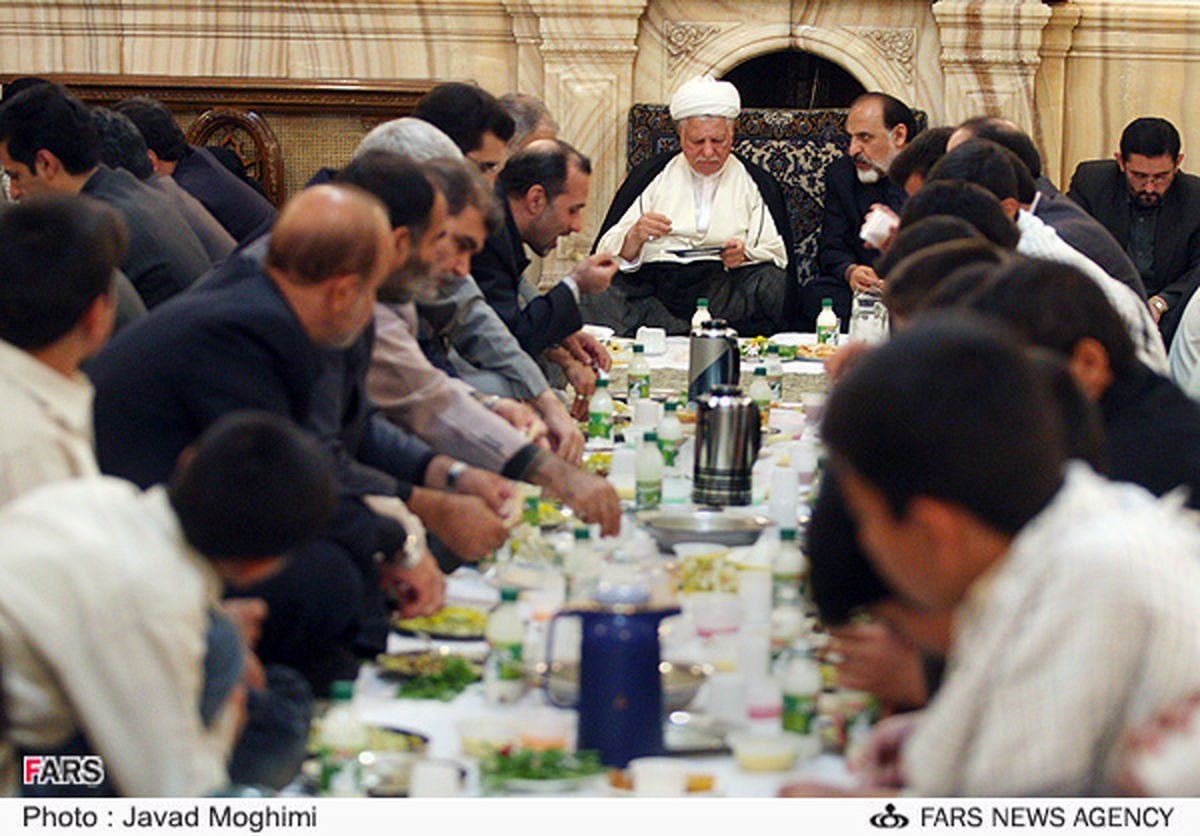افطار هاشمی رفسنجانی در جمع ايتام