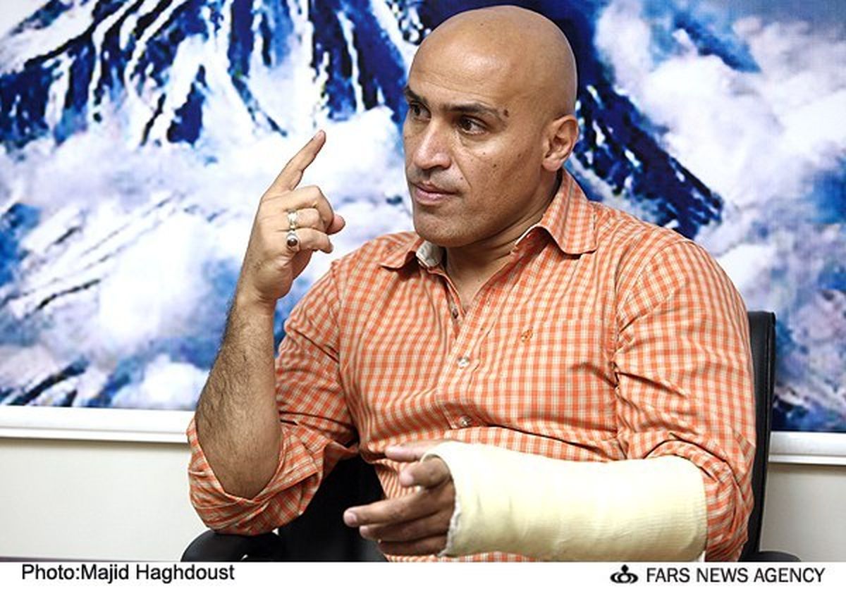 عکس/ علیرضا منصوریان با دست شکسته