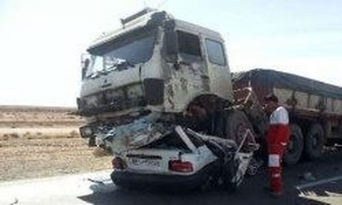 برخورد تریلی با پراید در قزوین ۶ مصدوم برجای گذاشت
