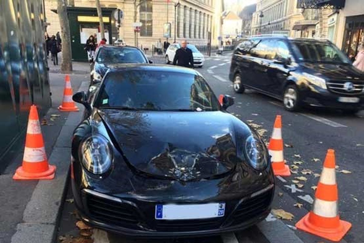 پورشه را جای ممنوع گذاشت،پلیس منفجرش کرد +عکس