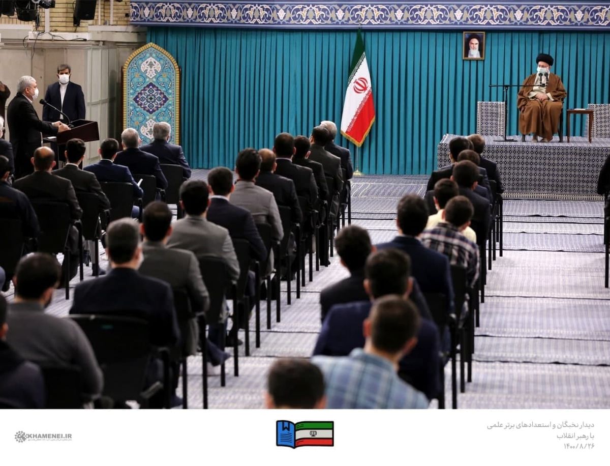 رهبر انقلاب: نخبگی یک نعمت الهی است/غفلت مقدمه غارت ملت است/تشویق جوانان به ترک کشور خیانت است/میتوان برای همه مشکلات کشور راهحل علمی پیدا کرد
