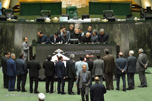تصاویر: علی لاریجانی اینگونه برای دوازدهمین سال پیاپی رئیس مجلس شد