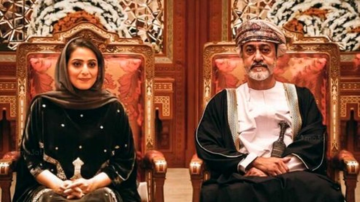اولین حضور رسمی همسر سلطان عمان جلوی رسانهها +عکس