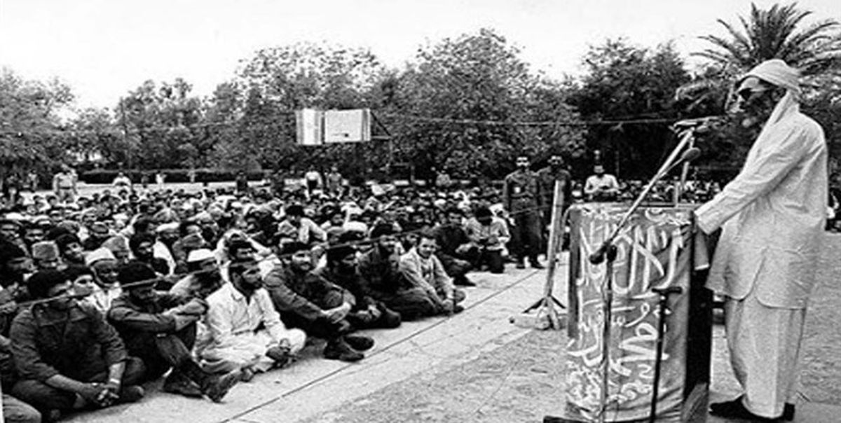  انتشار برای نخستین‌بار | تصاویر حضور رهبر انقلاب میان سیل‌زدگان ایرانشهر در تابستان ۵۷