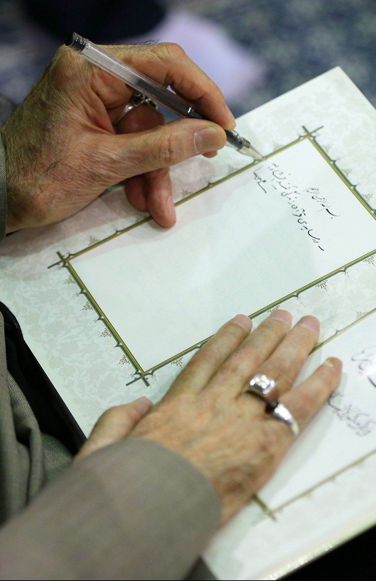 دست نویس آقا برای «دانشجوی منتقد»چه بود؟ +عکس