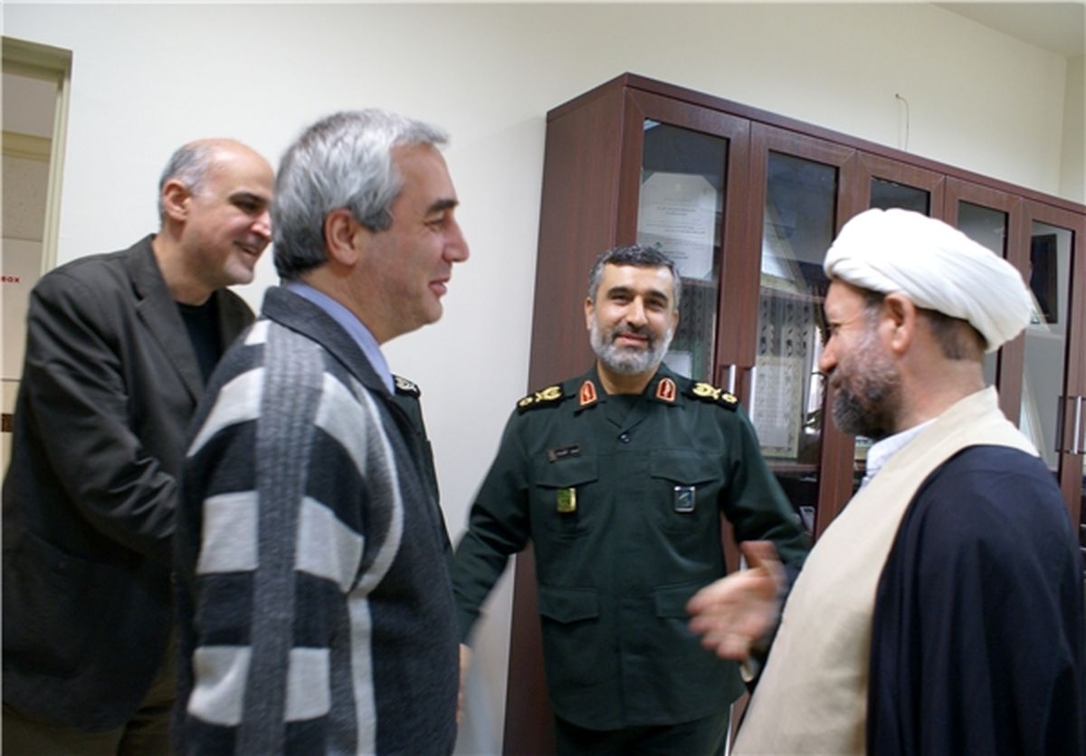 تقدیرسردارحاجی‌زاده‌ازسازندگان«چ»/تصاویر