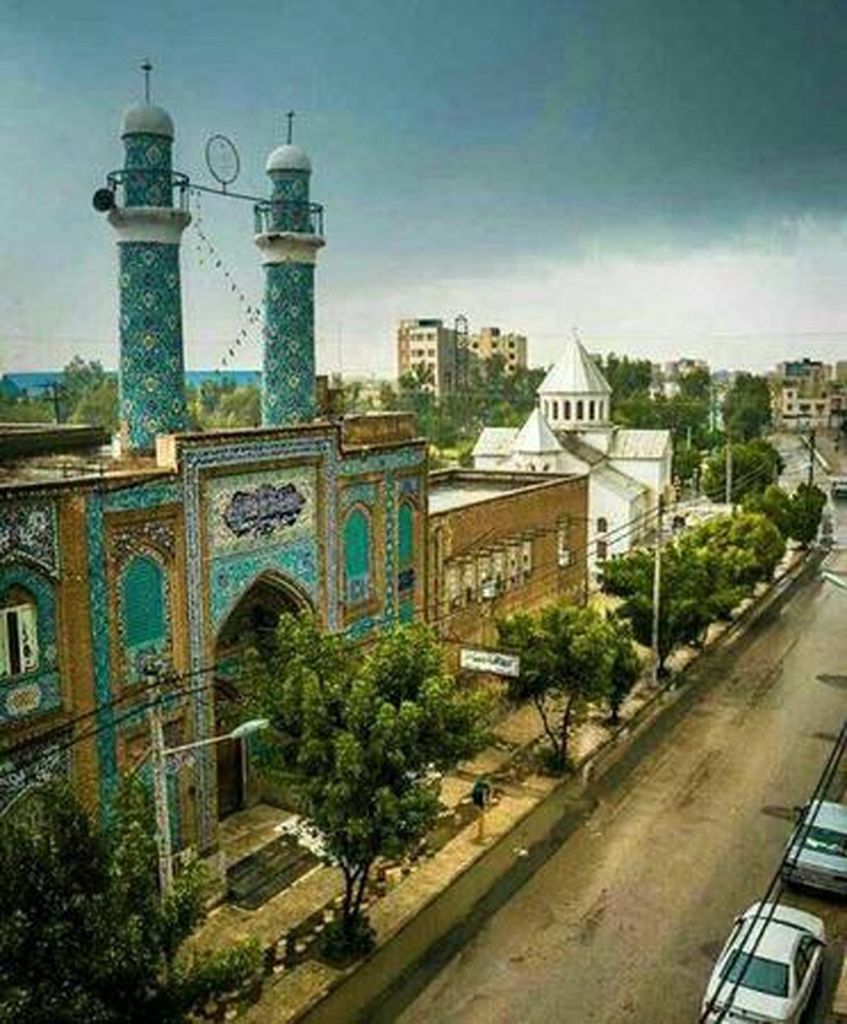 عکس: تنها شهری که دیوار مسجد و کلیسایش یکی است!