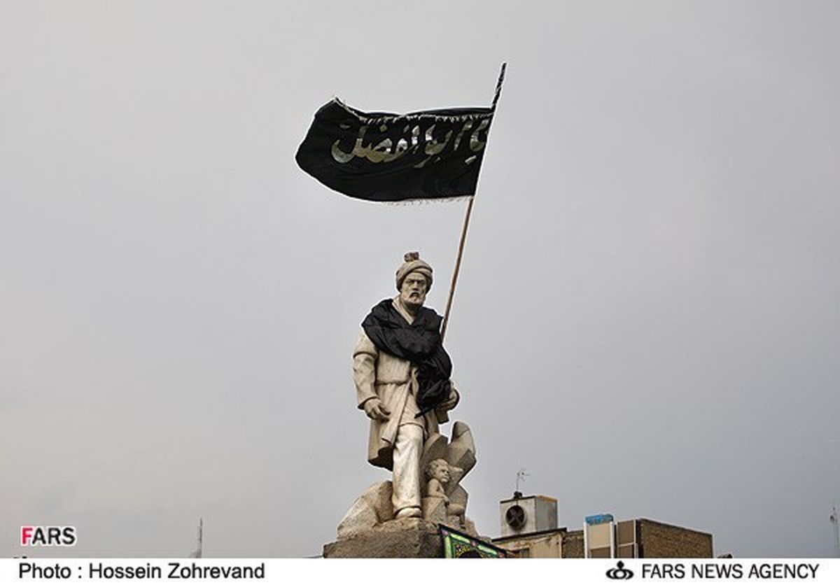 عکس/مجسمه فردوسی سیاهپوش شد