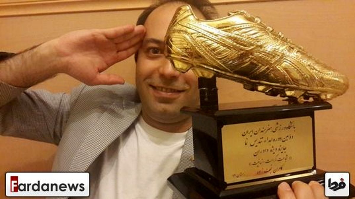 عکس/كفش طلا به خبرنگار صداوسيما رسيد