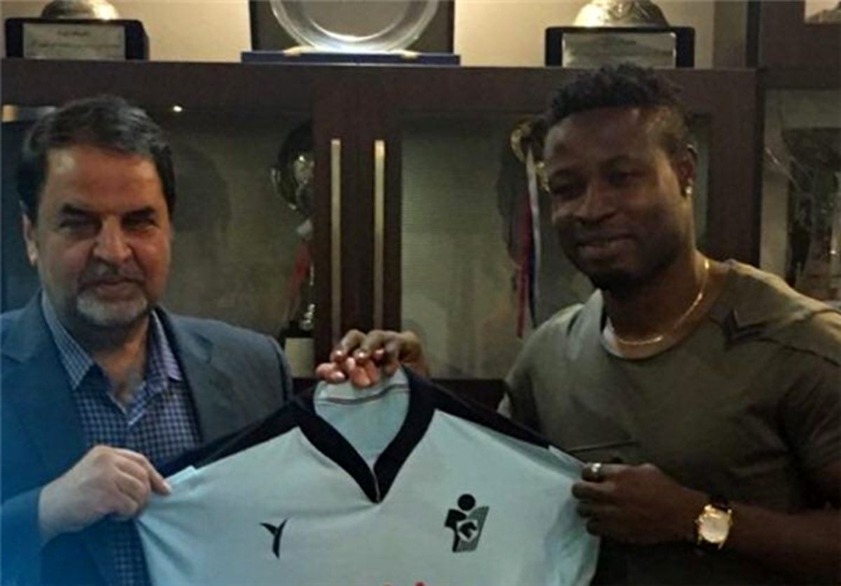 مهاجم نیجریه‌ای به تیم فوتبال پیکان پیوست +عکس