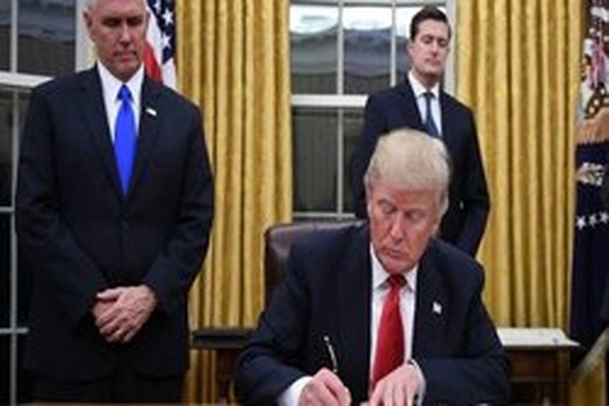 ترامپ فرمان تحریم مداخلهکنندگان در انتخابات آمریکا را داد