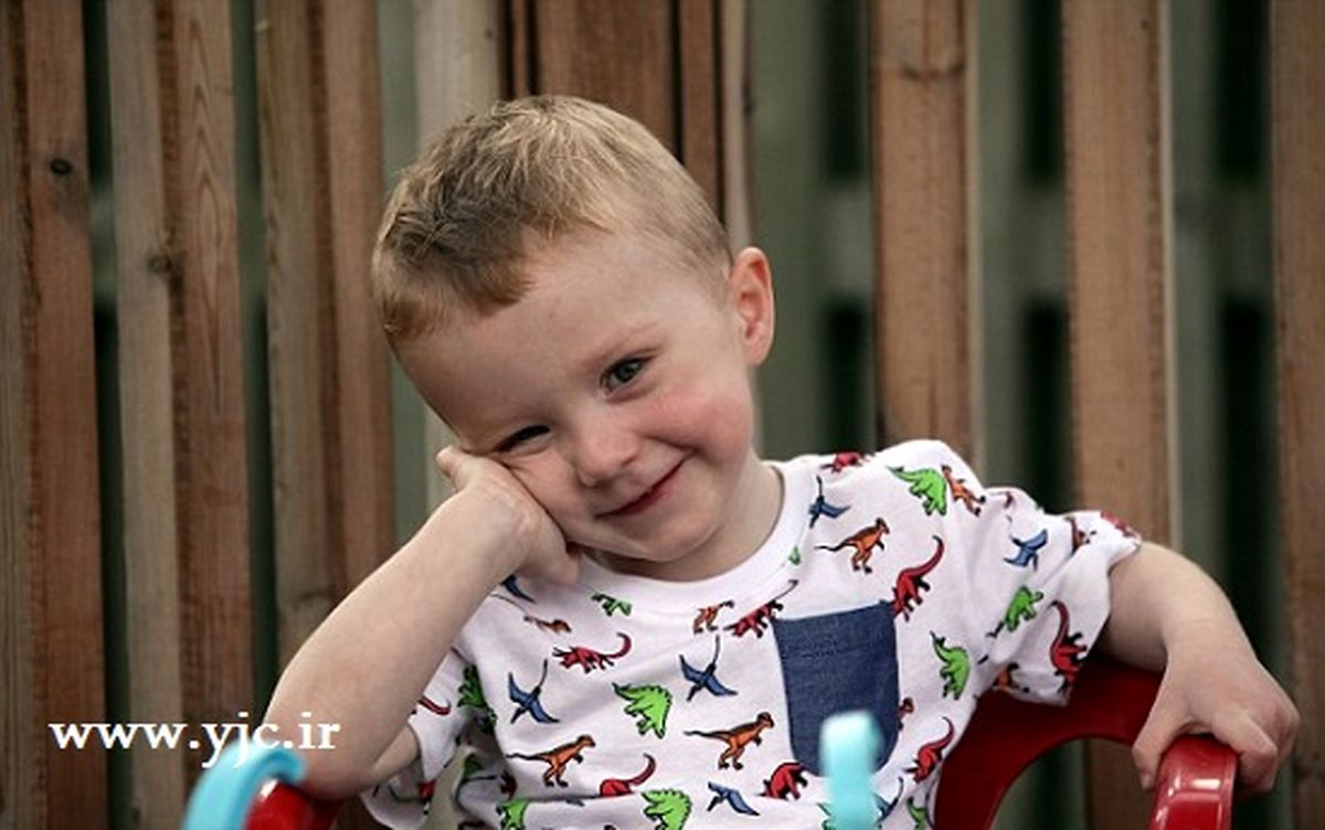 پسری که به همه غذاها آلرژی دارد/عکس