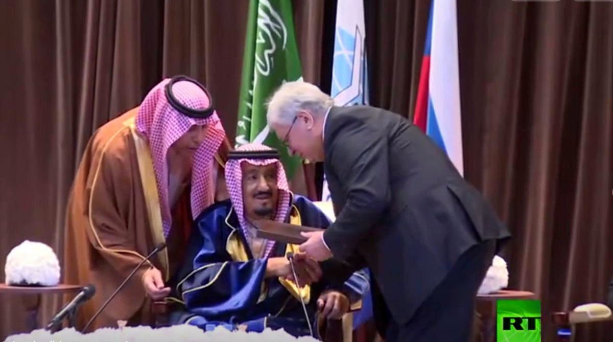 ملک سلمان دکترا گرفت! +عکس