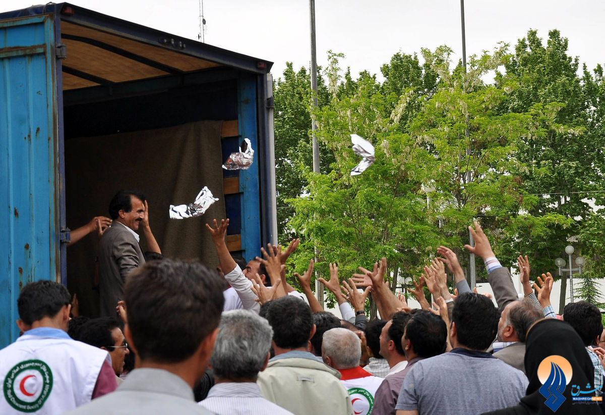 پرتاب ساندویچ در جشن آزادی/عکس