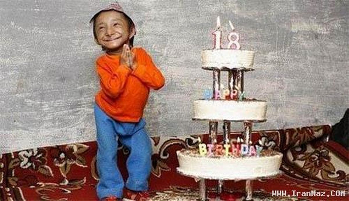 مردی که کوتاه ترازکیک تولدش است/عکس