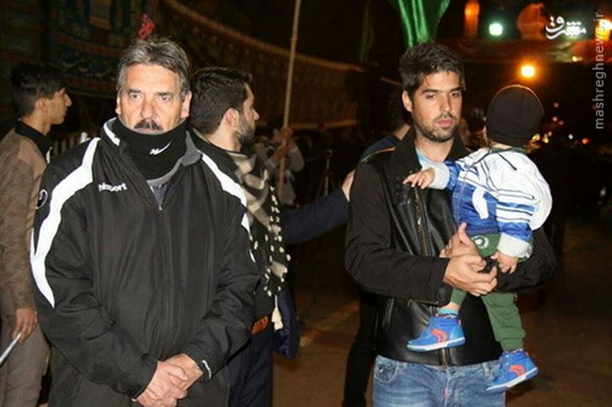 عکس:سرمربی تراکتورسازی در مراسم عزاداری حسینی