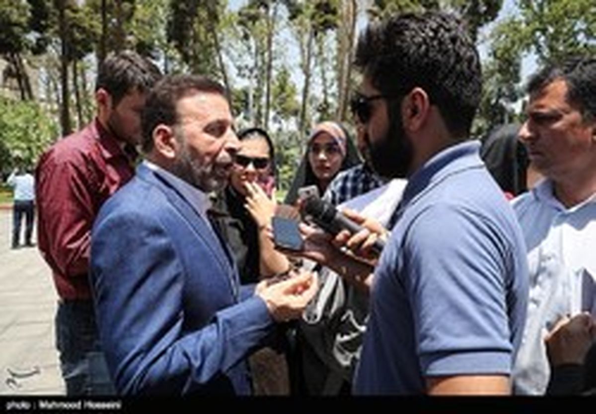 واکنش واعظی به درخواست موسویان برای استعفای روحانی