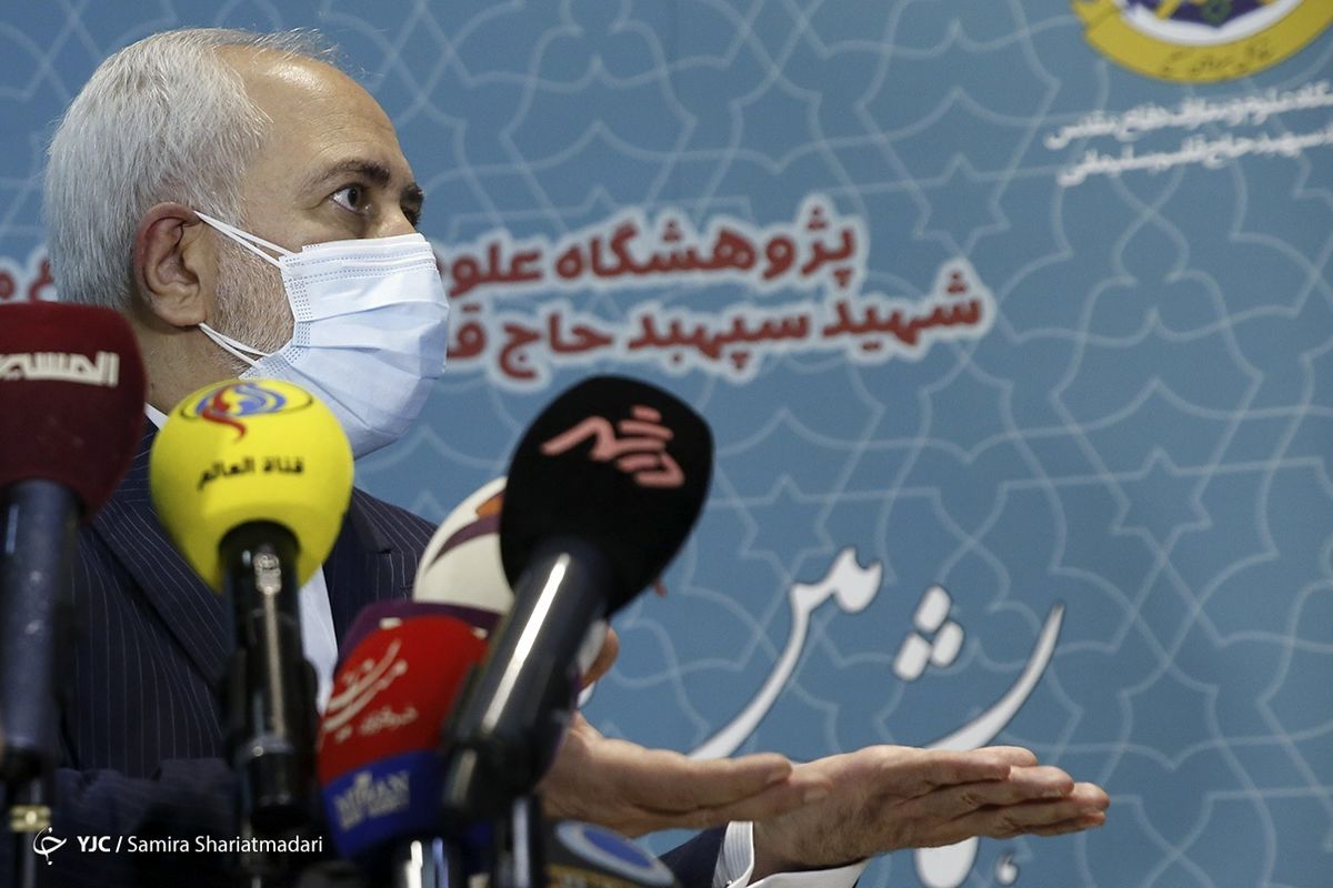 ماسک زدن متفاوت ظریف در کنفرانس خبری +عکس