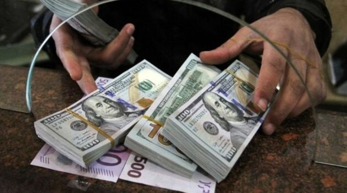 قیمت دلار در پیچ حساس ۲۹ آبان | دلار ۱۱۵ هزار تومانی در راه است؟