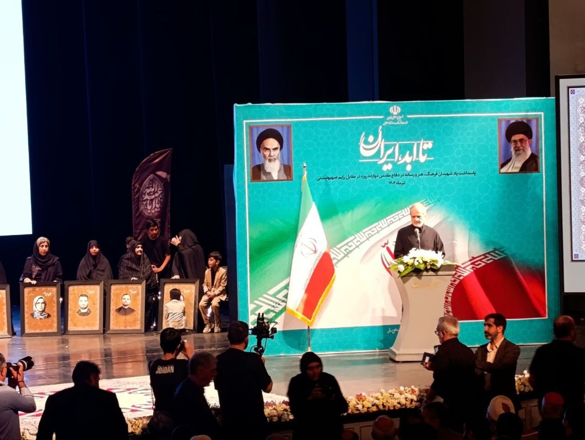 رئیس جمهور: دشمن می‌گوید ایران می خواهد بمب اتم بسازد و بیمارستان را هدف قرار می‌دهد!