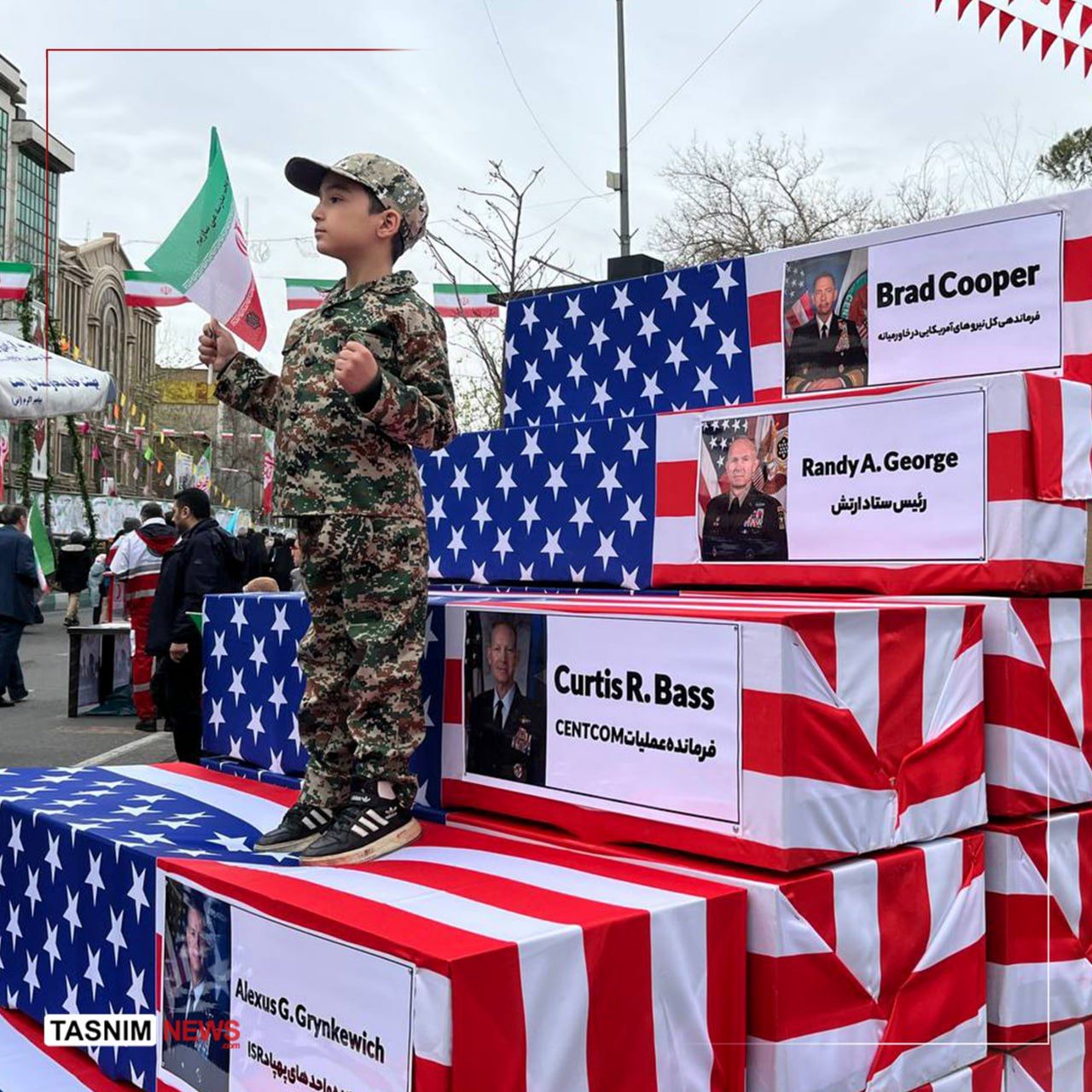 تابوت فرماندهان ارشد آمریکایی در راهپیمایی ۲۲ بهمن ماه