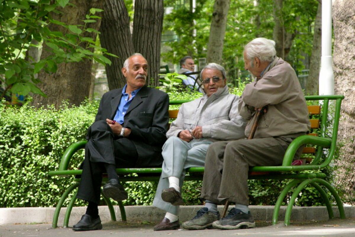 خبر خوش برای بازنشستگان با حقوق زیر ۲۰ میلیون | واریز سه مرحلهای معوقات حقوق بازنشستگان