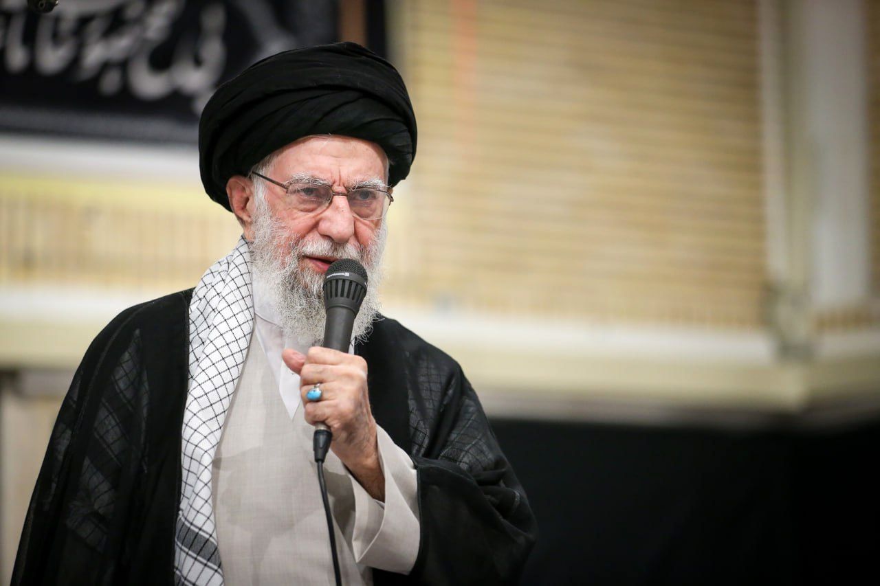 فیلم کامل بیانات رهبر انقلاب در مراسم بزرگداشت شهدای جنگ تحمیلی اخیر