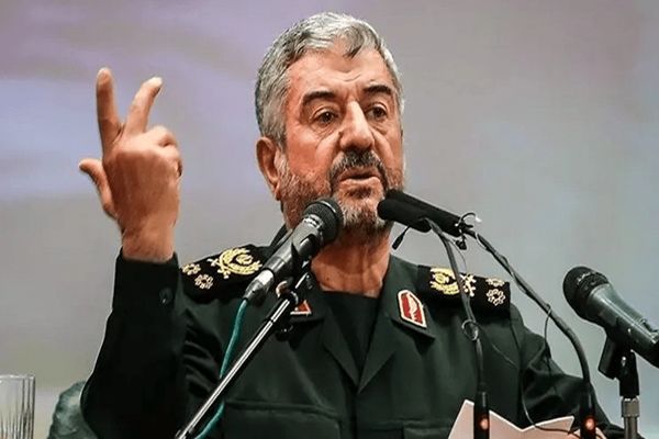 سرلشکر جعفری: به‌اندازه کافی موشک با بردهای مختلف داریم