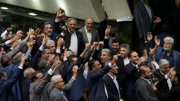 مطالبه‌ مهم رهبر انقلاب که به قانون تبدیل شد / سازوکار جدید نظارت بر نمایندگان  
