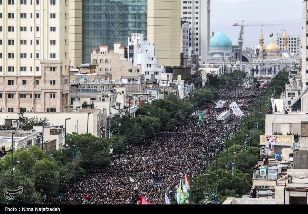 آخرین وداع مردم با پیکر شهدای خدمت و رفتن به سمت محل خاکسپاری +فیلم