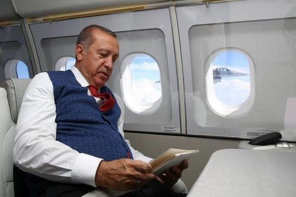 هواپیمای اردوغان سرگردان در آسمان مصر