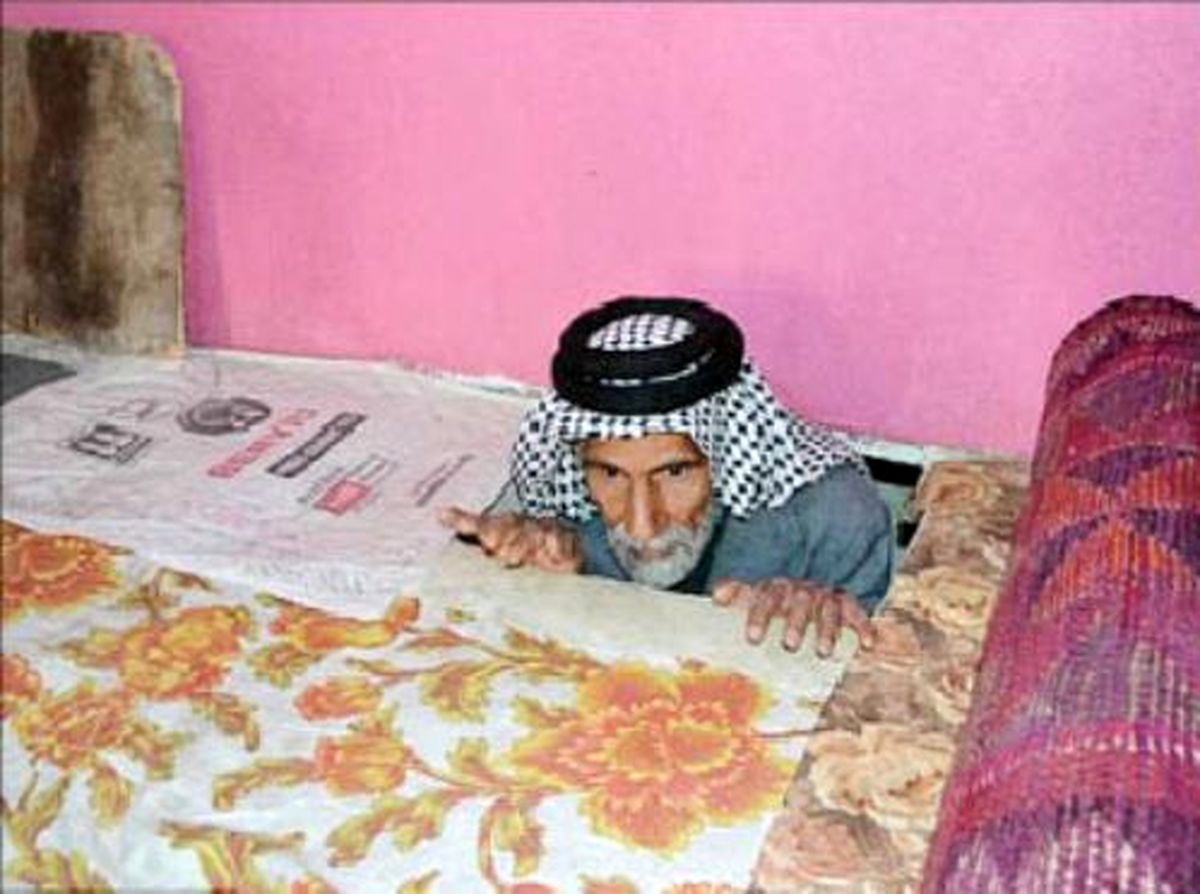 ۲۲ سال زندگی در گودال تنگ و تاریک/عکس