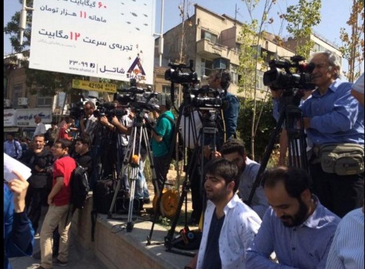 عکس:خبرنگاران در انتظار هاموند