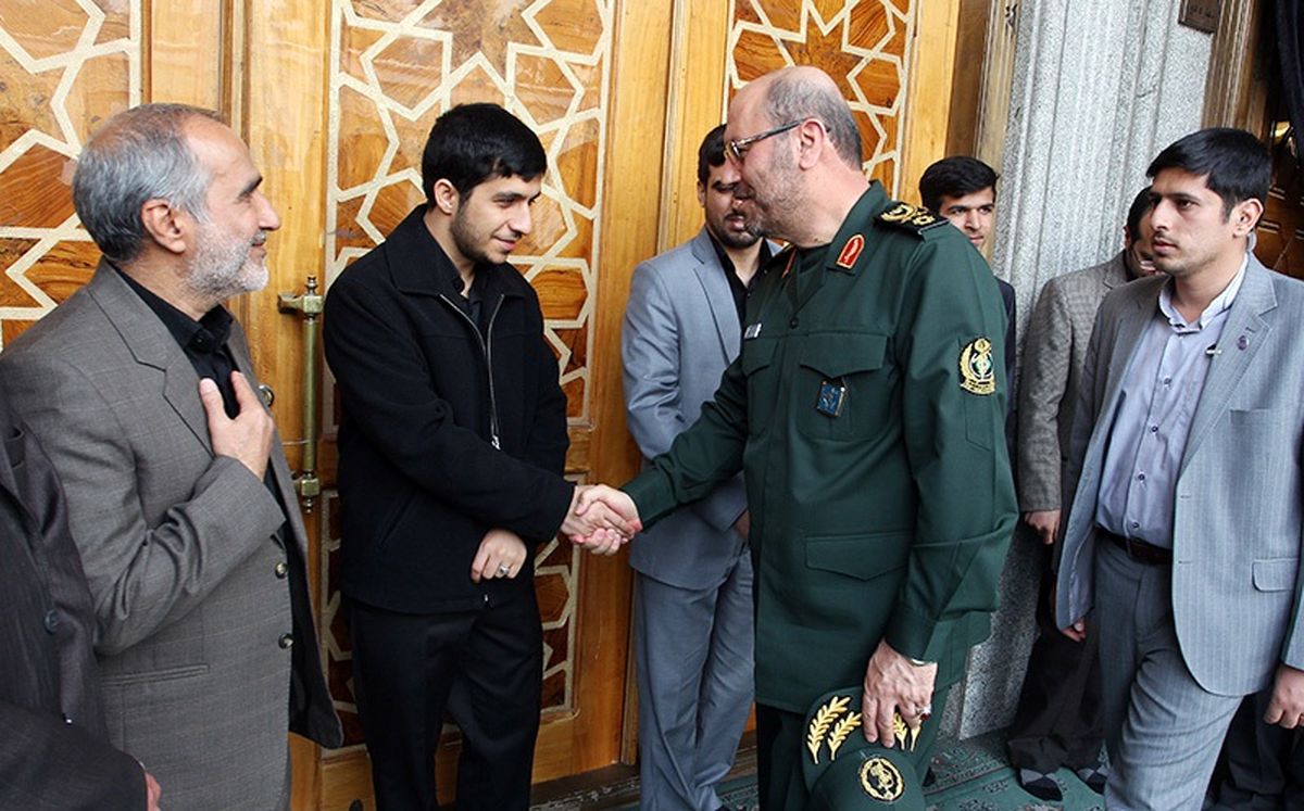 عکس/پسراحمدی‌نژادووزیردولت‌روحانی