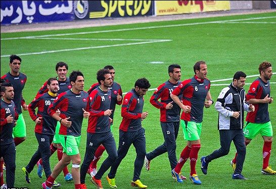 جنگ پرسپولیس و وزارت ورزش بالا گرفت/ دایی و پروین راست می گویند یا مسئولان وزارتخانه؟