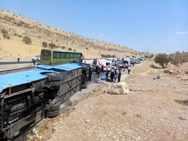 حادثه ناگوار برای اتوبوس حامل زائران اربعین حسینی | اتوبوس زائران اربعین چپ کرد +عکس