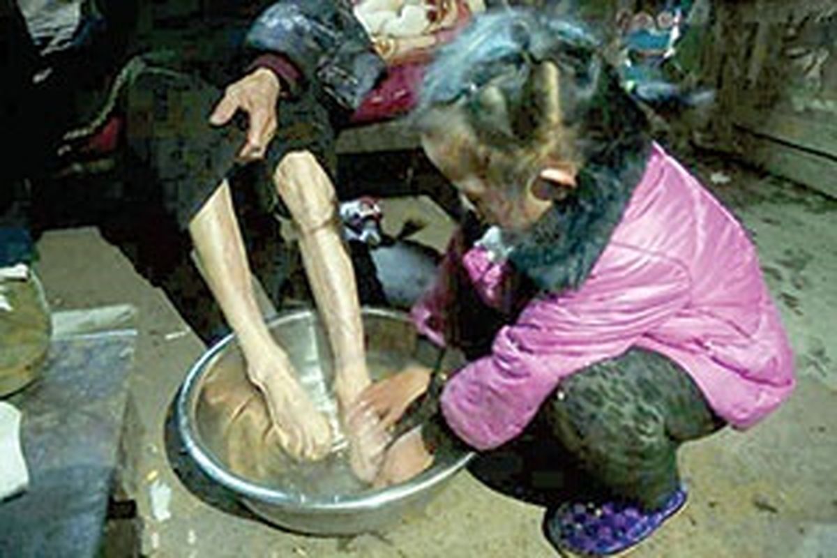 کوچکترین پرستار یک مادر بزرگ +عکس