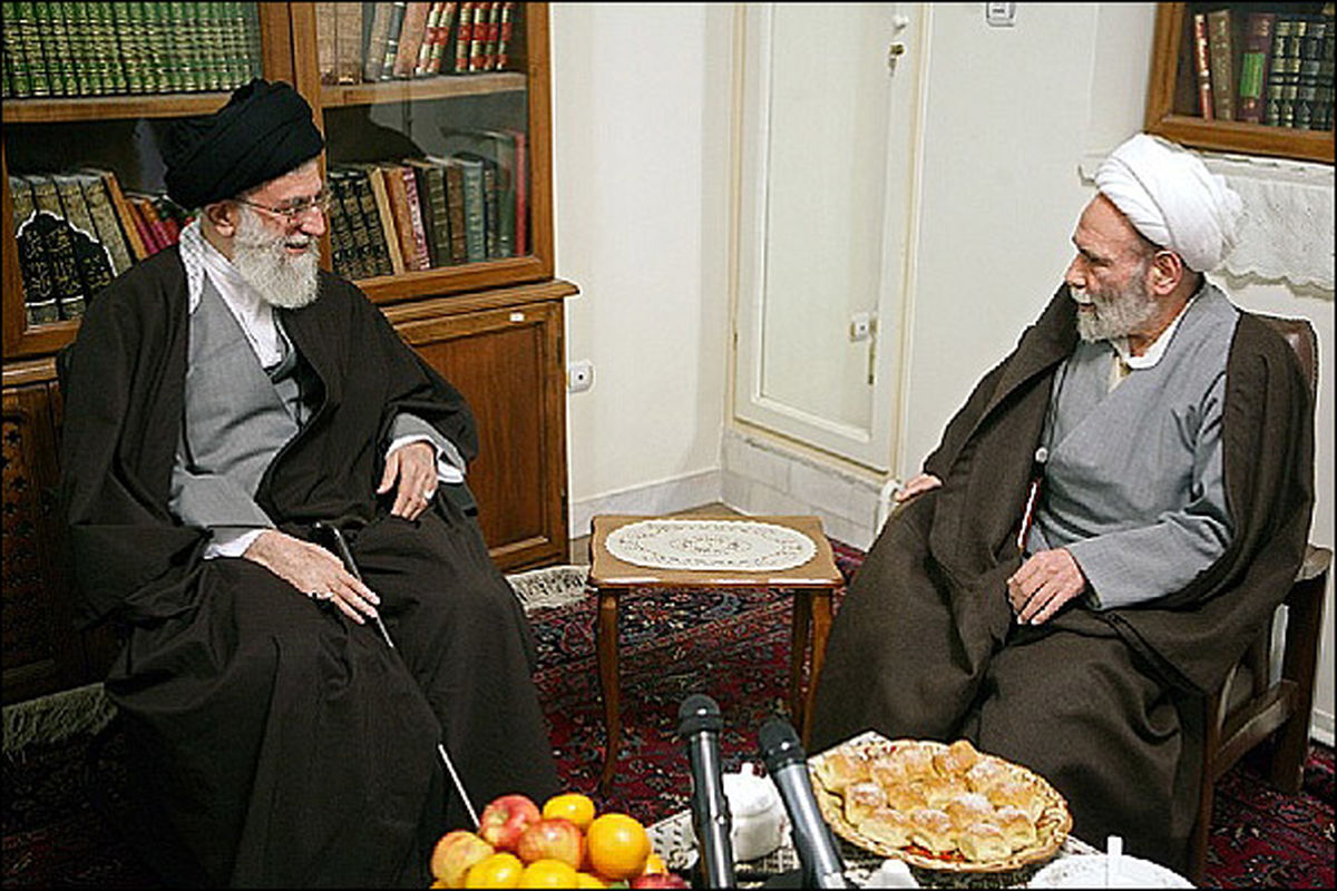 رهبرانقلاب‌درمنزل‌آیت‌الله‌تهرانی‌درسال88/عکس