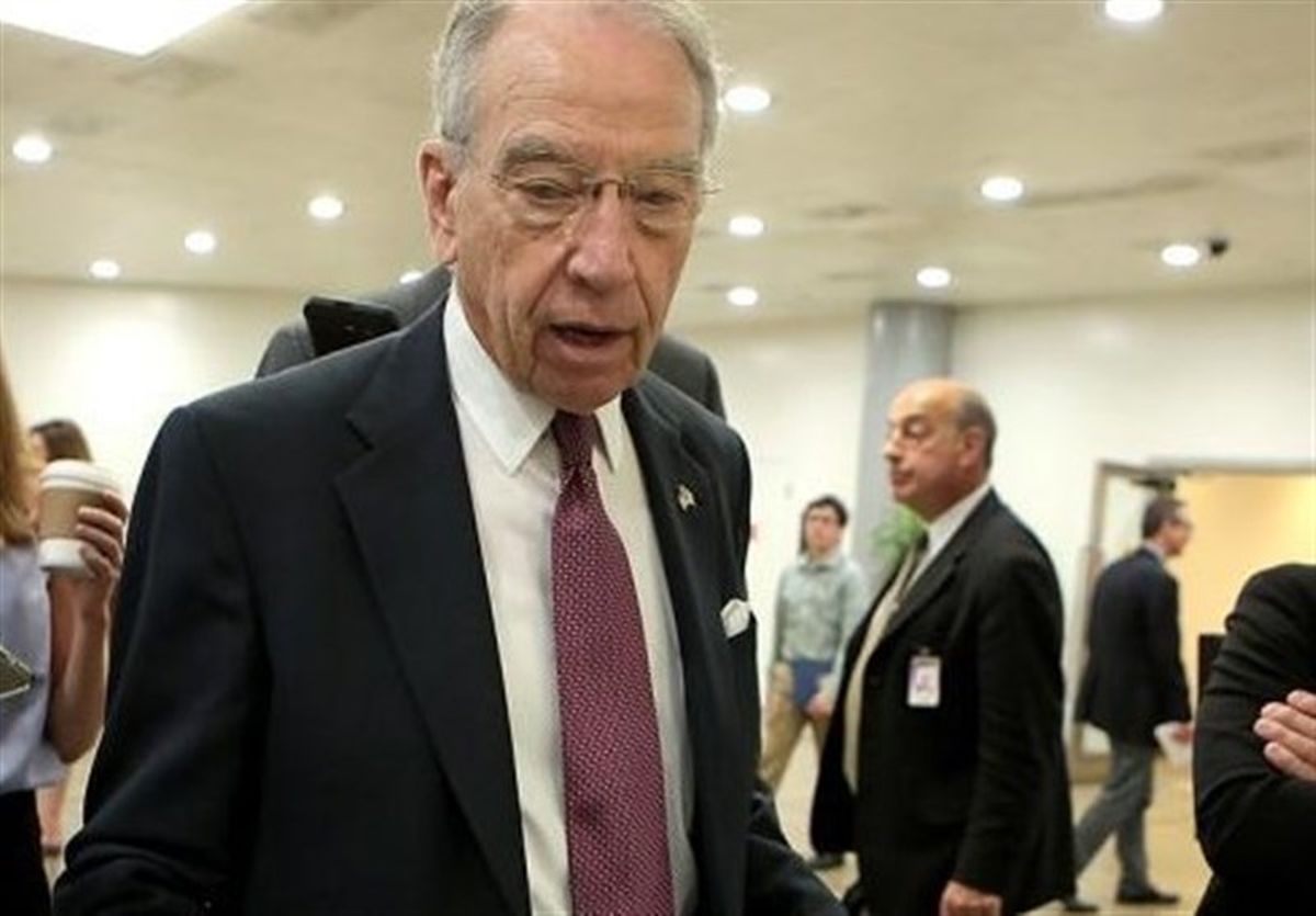 سناتوری که می‌تواند ترامپ را سرنگون کند +عکس