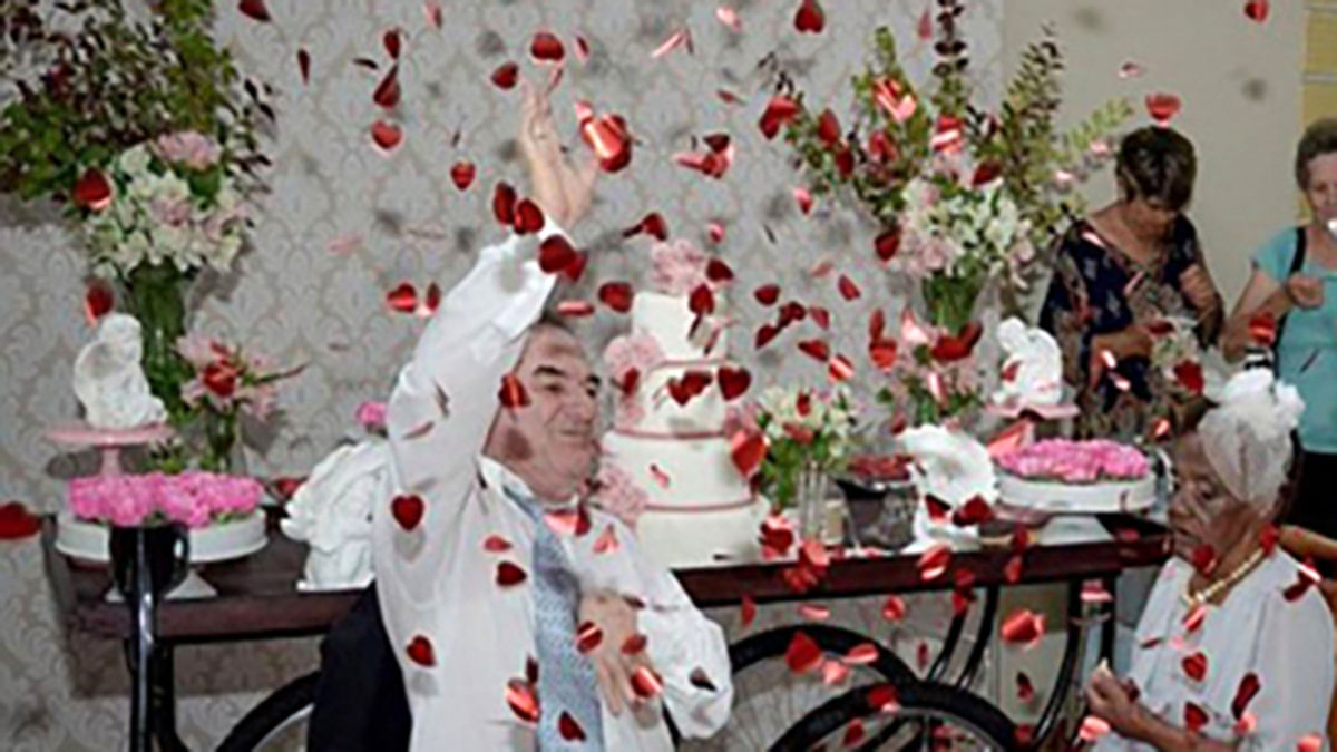 این زن در ۱۰۶سالگی برای اولین بار لباس عروس پوشید! +تصاویر