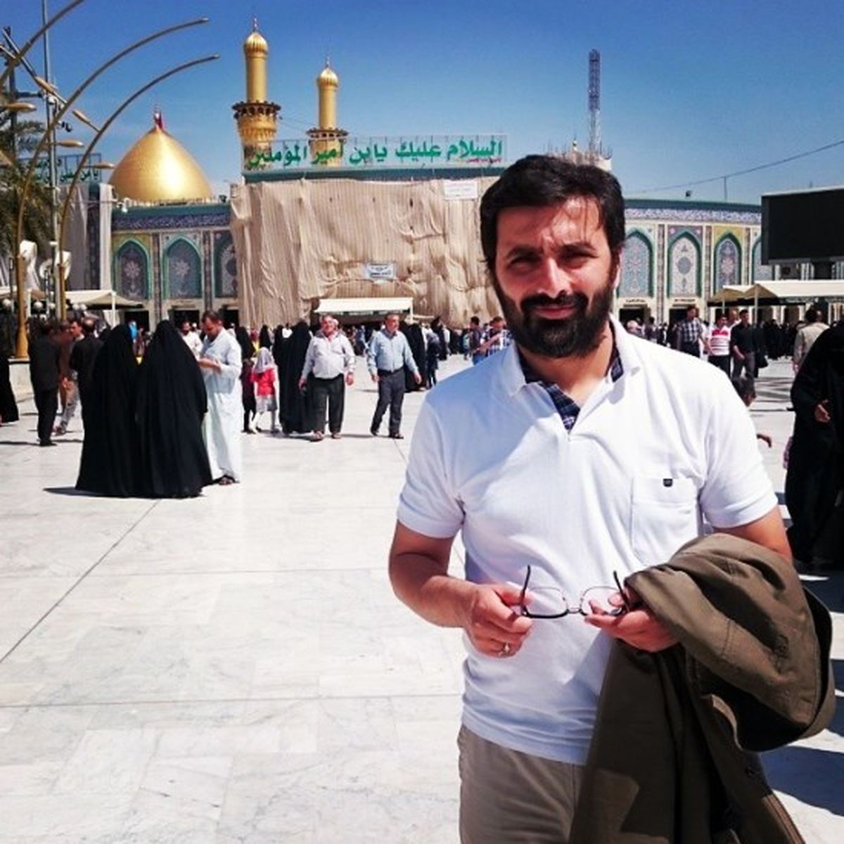 بازیگر معروف در بین‎الحرمین/عکس